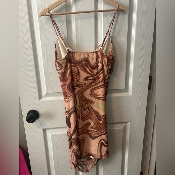 Stunning Swirl Ruched Mini Dress Size Large - Picture 4 of 4